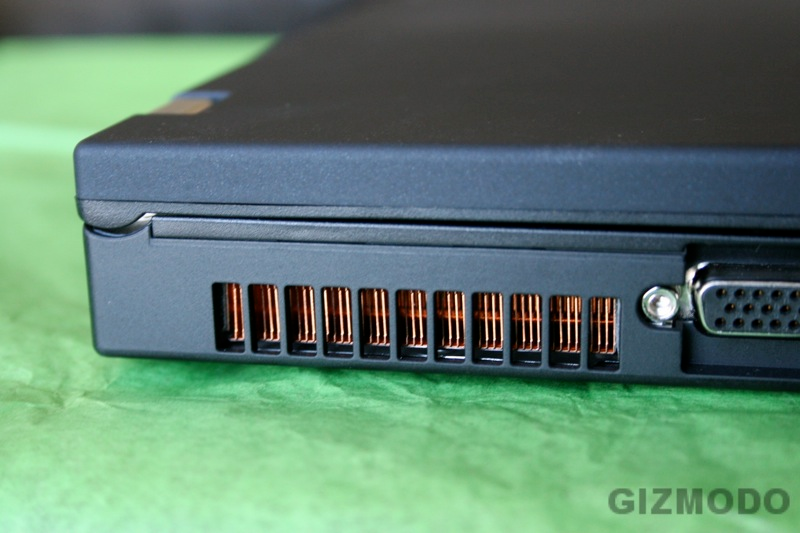 Illustration for article titled Lenovo T61 Thinkpad's Magnesium Rollcage == Wolverine's Bones